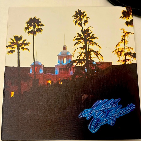 EAGLES Hotel California: 40th ANNIVERSARY DXEdition 2 CDs 1 Blu-ray Posters Book - Picture 1 of 9
